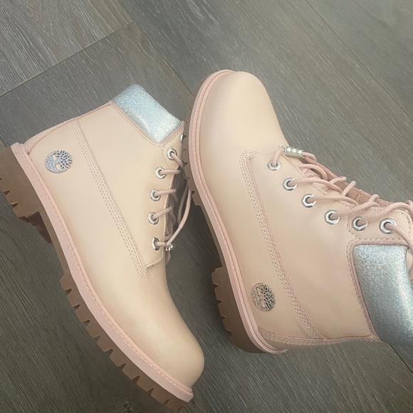 New💗Women’s Timberland 6" Metallic Collar Premium Boot - Cameo Rose / Silver - Picture 5 of 6